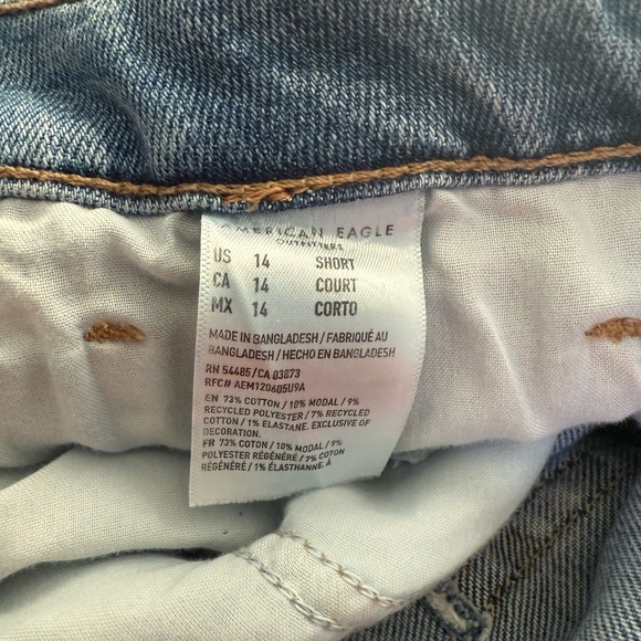 American Eagle Women's Petite 14 Short 14P 14S MOM JEAN Blue Distressed - Picture 6 of 6